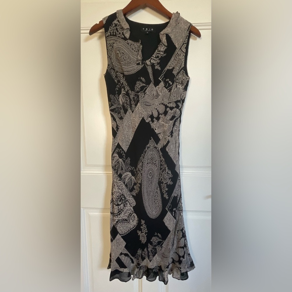 Women’s paisley print black and tan dress size 4 like new 100% rayon
